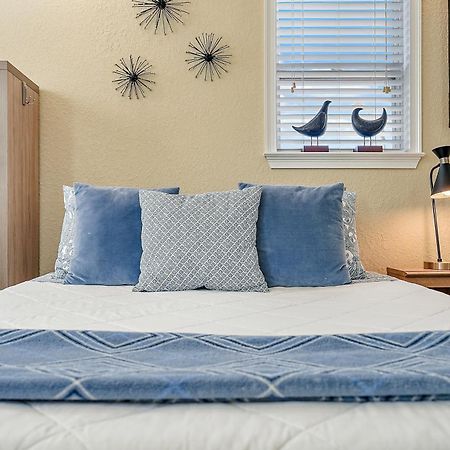 Retro Retreat In Dtsp - Explore The Downtown Area St. Petersburg Ngoại thất bức ảnh