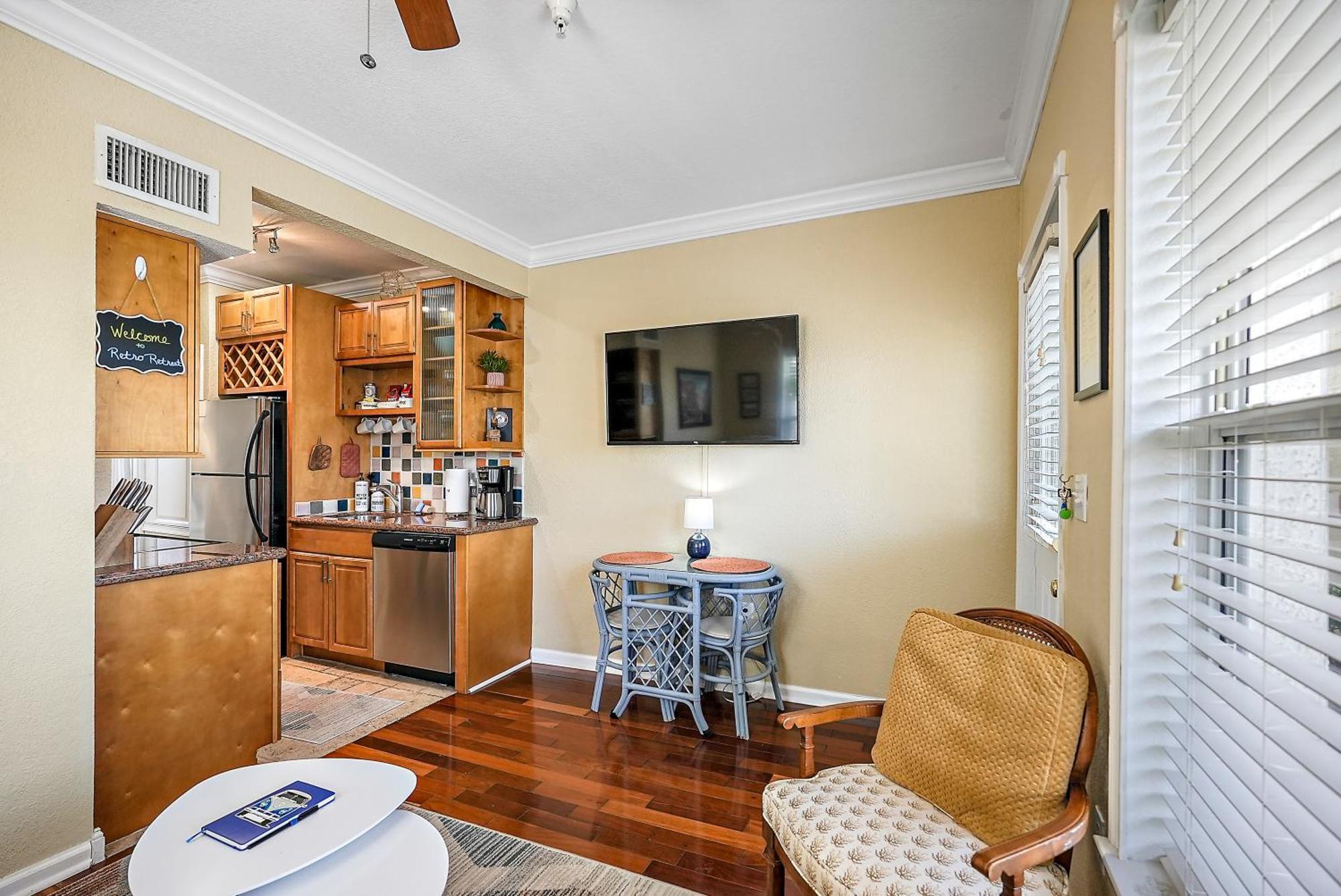 Retro Retreat In Dtsp - Explore The Downtown Area St. Petersburg Ngoại thất bức ảnh