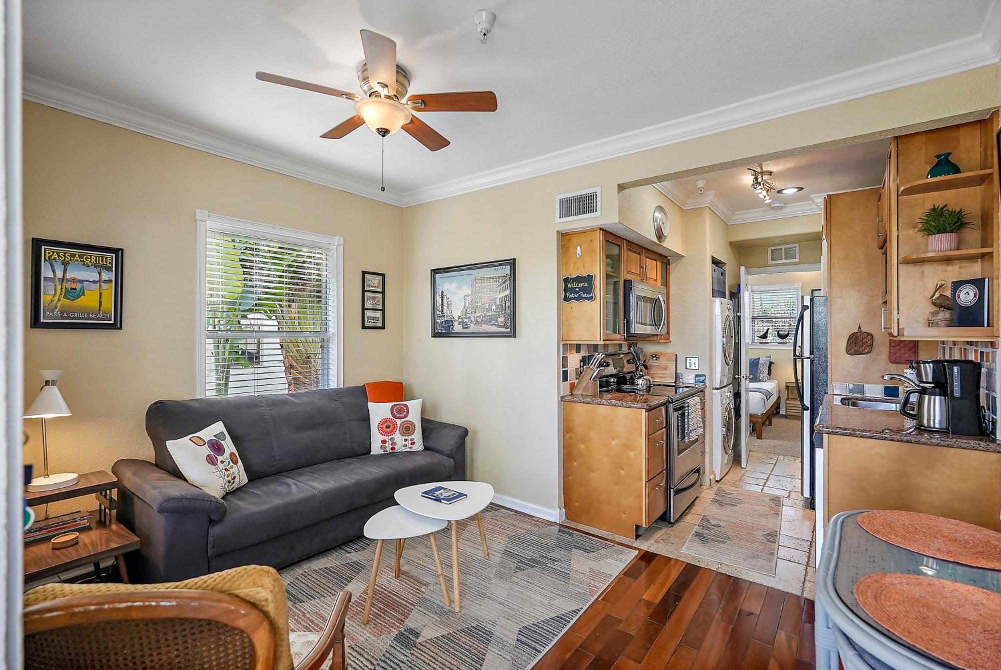 Retro Retreat In Dtsp - Explore The Downtown Area St. Petersburg Ngoại thất bức ảnh